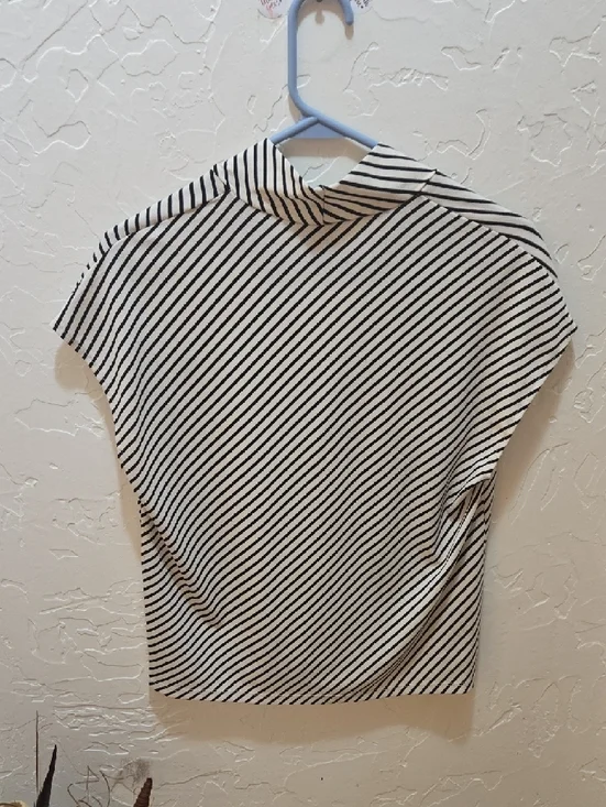 H&M Black & White Striped V-Neck Short Sleeve Top - Picture 3 of 6